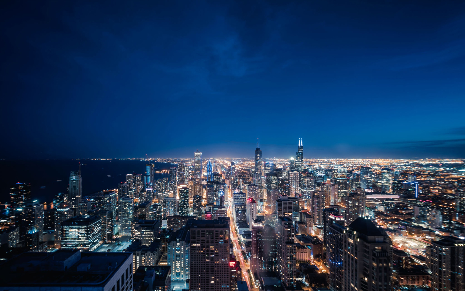 https://guiajuarez.com/wp-content/uploads/2021/01/1160442138-Aerial-View-of-Chicago-cityscape-skyline-at-Night.jpg